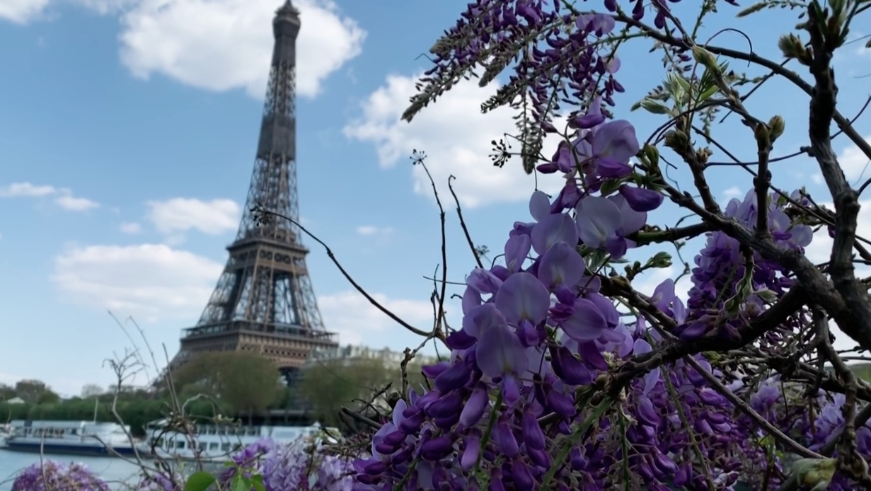 MBtv: Strolling Through The Streets Of Paris During Lockdown